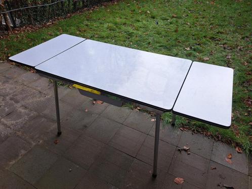 vintage keukentafel formica - stevig en oerdegelijk, Antiek en Kunst, Antiek | Meubels | Tafels, Ophalen