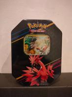 Crown Zenith tin (Galarian Zapdos), Ophalen of Verzenden, Nieuw, Boosterbox, Foil