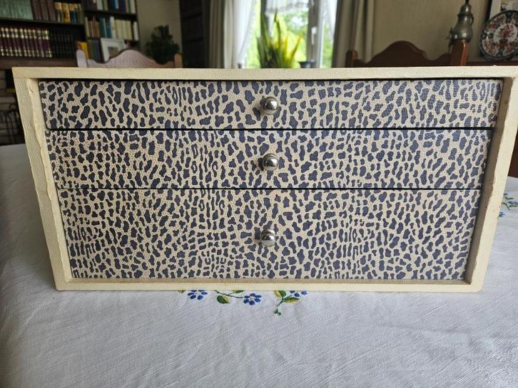 oud 12-delig bestek in doos in prima staat, Huis en Inrichting, Keuken | Bestek, Gebruikt, Bestekset, Inox of Chroom, Ophalen