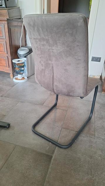 8 stoelen eetkamer beschikbaar voor biedingen
