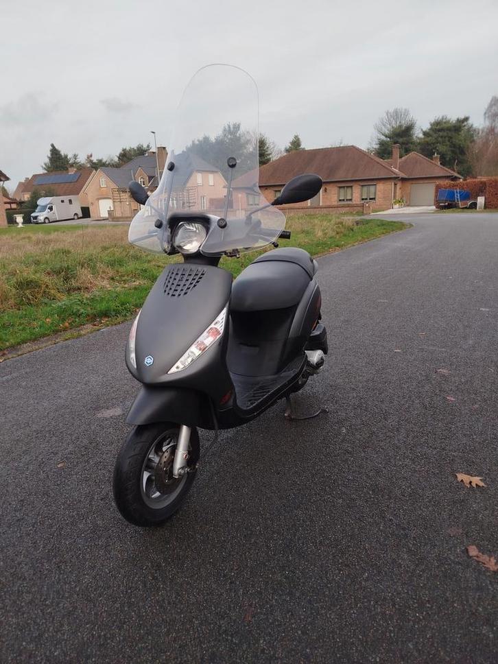 Piaggio Zip – Zeer nette staat – 1e eigenaar, Vélos & Vélomoteurs, Scooters | Piaggio, Comme neuf, Zip, Classe A (25 km/h), Essence