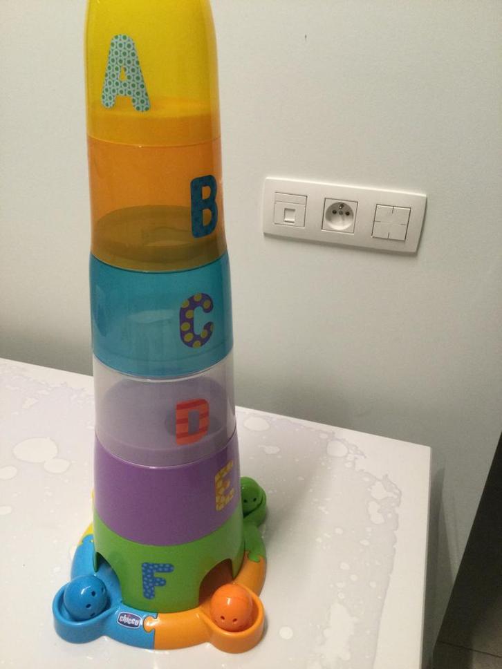 Chicco stapelspel met ballen, meerkleurig, Kinderen en Baby's, Speelgoed | Babyspeelgoed, Zo goed als nieuw, Ophalen