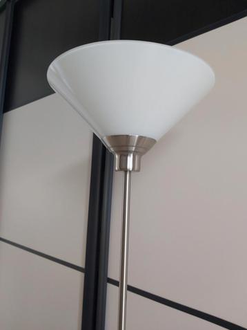 Ikea kroby lampe sur pied, Enlèvement, Utilisé