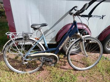 Dames fiets beschikbaar voor biedingen