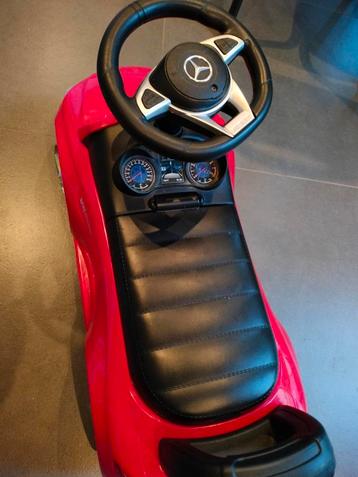 Kinderauto beschikbaar voor biedingen