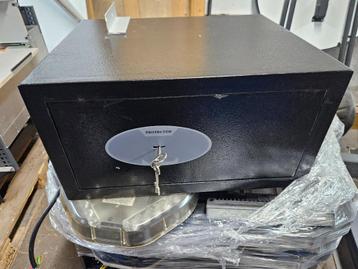  Auto / caravan kluis Met sleutels beschikbaar voor biedingen