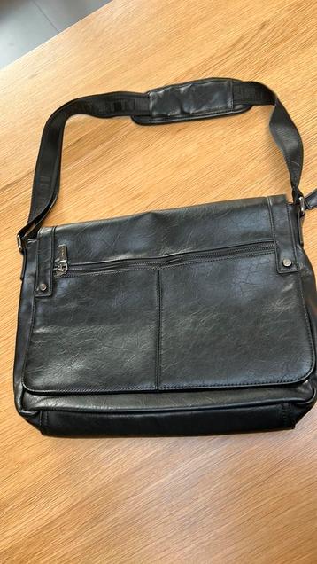 Lanetti schoudertas beschikbaar voor biedingen