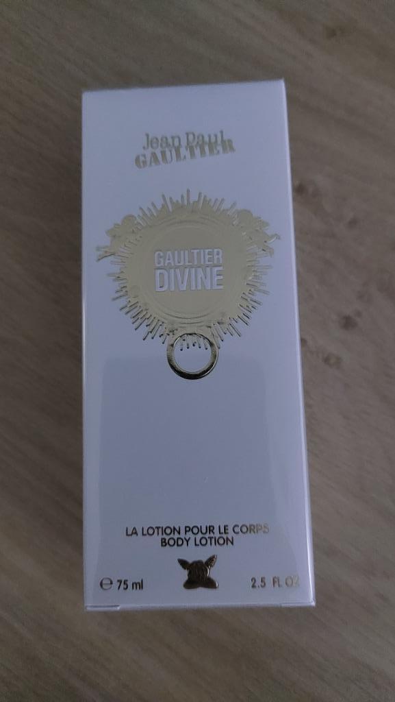 Lotion pour le corps GAULTIER DIVINE, Handtassen en Accessoires, Uiterlijk | Lichaamsverzorging, Nieuw, Bodylotion, Crème of Olie