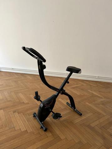 TECNOVITA  Vélo d'appartement  pliable et magnétique disponible aux enchères