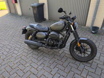 Hyosung bobber 125cc, Entreprise, 125 cm³, 2 cylindres, 12 à 35 kW