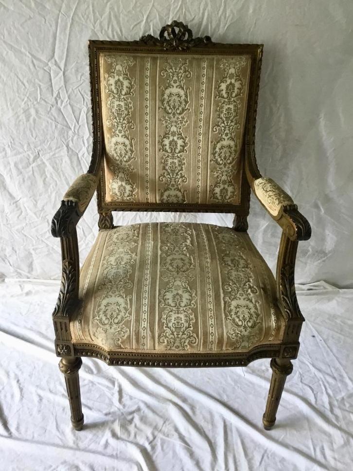 Antieke Franse fauteuil in Louis XVI-stijl met vergulding, Antiek en Kunst, Antiek | Meubels | Stoelen en Sofa's, Ophalen