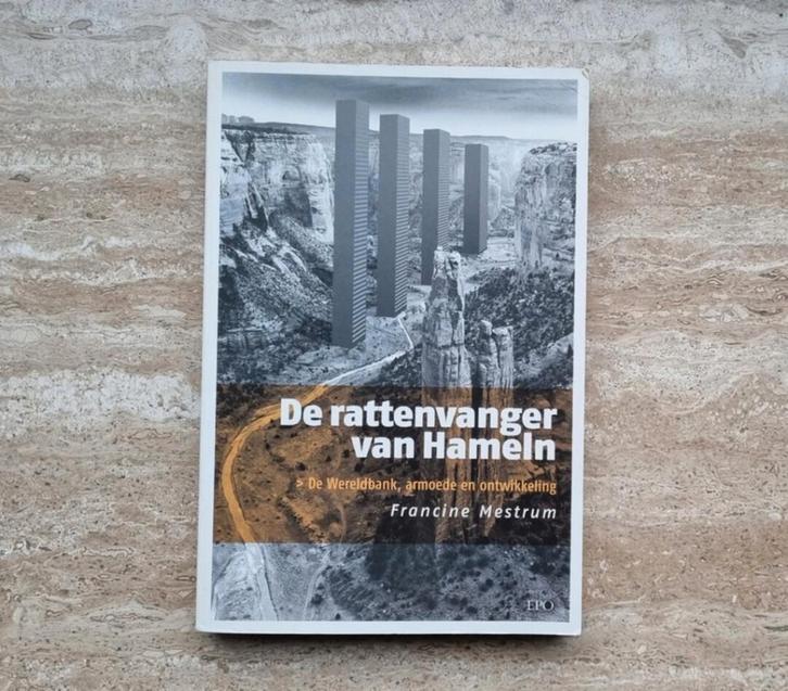 De rattenvanger van Hameln, Francine Mestrum over Wereldbank, Livres, Politique & Société, Neuf, Société, Envoi