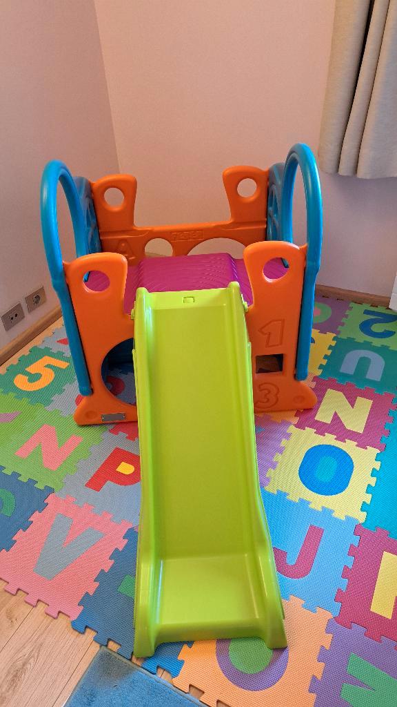 Centre d'activités Feber Playhouse avec toboggan, Enfants & Bébés, Jouets | Extérieur | Cabanes d'enfant, Comme neuf, Synthétique