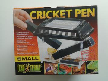 Cricket pen smal beschikbaar voor biedingen