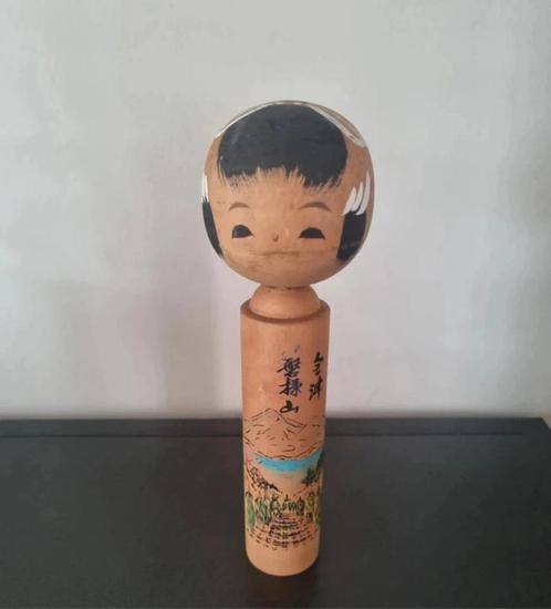 Leuke Shingata Kokeshi van Katsuyuki, Antiek en Kunst, Kunst | Beelden en Houtsnijwerken, Verzenden