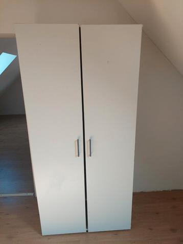 Klerenkast te koop beschikbaar voor biedingen