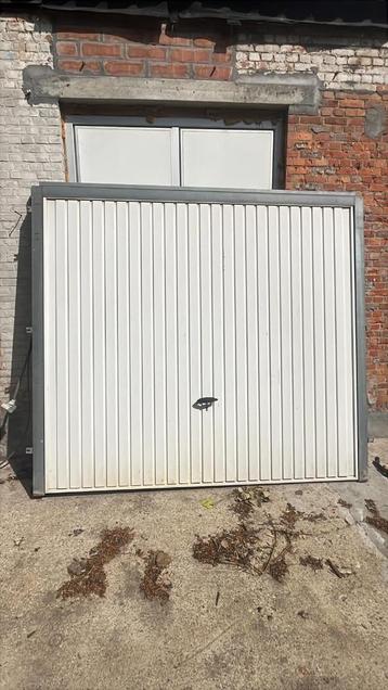 2 garagepoorten  beschikbaar voor biedingen