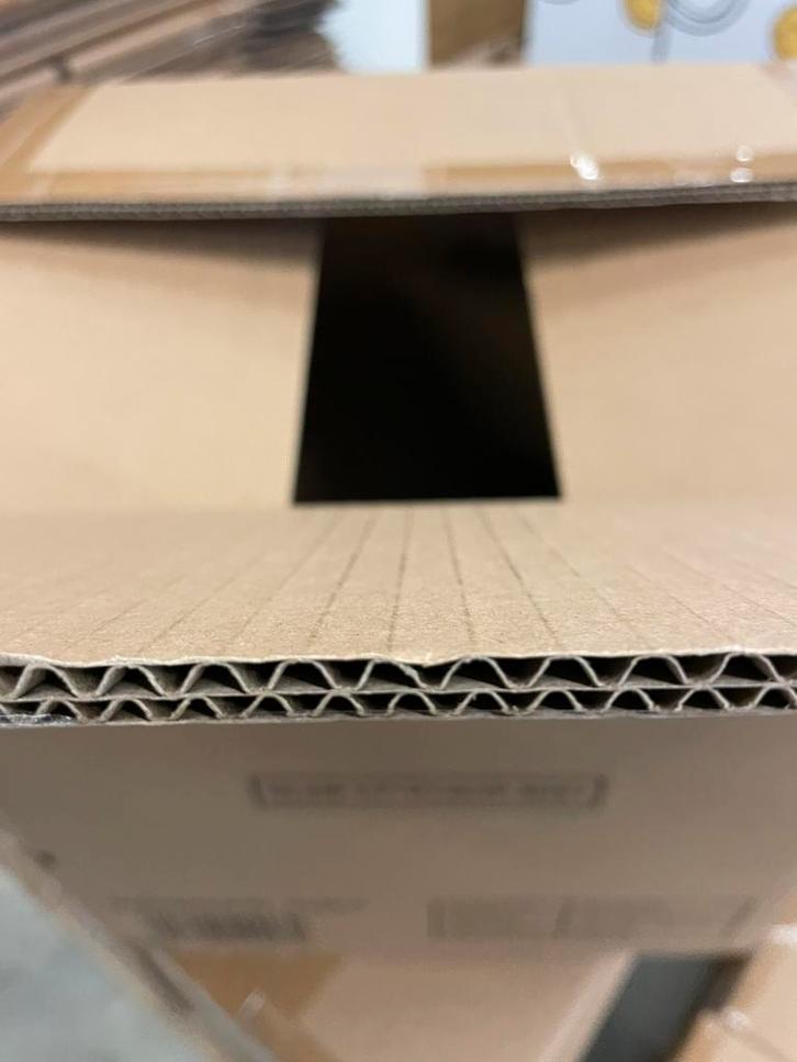 100x Strong Double Wall Cardboard Boxes / Clean 36/28/37cm, Bricolage & Construction, Casiers & Boîtes, Utilisé, Boîte, Moins de 50 cm