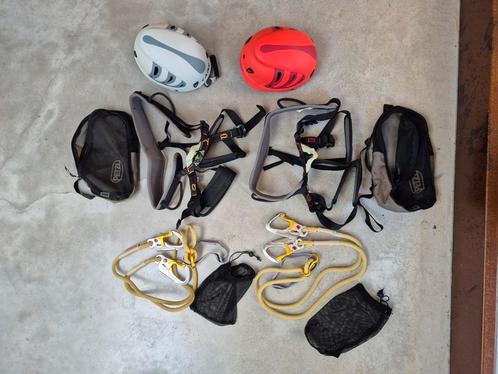 2 Complete Via ferrata sets + helmen, Sport en Fitness, Klimsport, Zo goed als nieuw, Ophalen