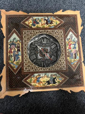 Antiek klok 30x30cm beschikbaar voor biedingen