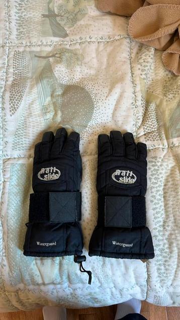 Snowboard handschoenen beschikbaar voor biedingen