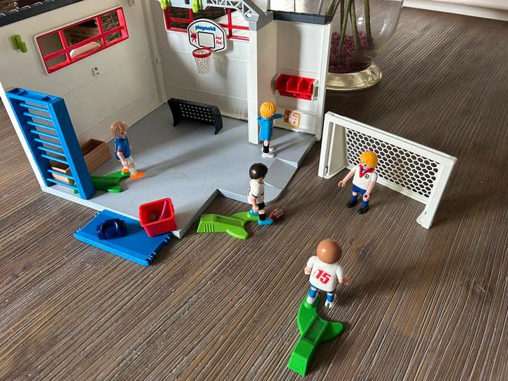 Salle de sport avec entraîneur et 4 joueurs de football, Enfants & Bébés, Jouets | Playmobil, Utilisé, Enlèvement ou Envoi