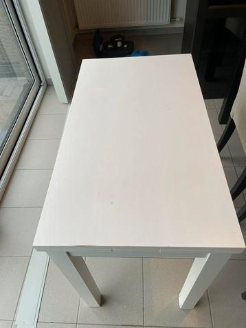 Uitklapbare tafel beschikbaar voor biedingen
