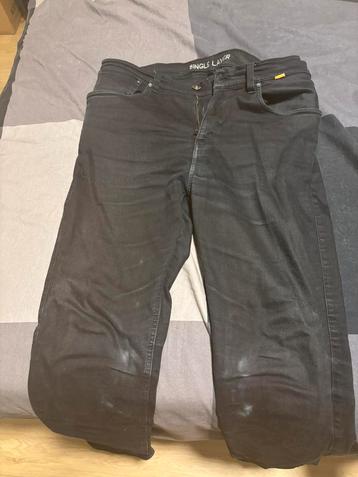 Motorbroek met bescherming beschikbaar voor biedingen