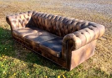 Chesterfield  3-zit  te koop  beschikbaar voor biedingen