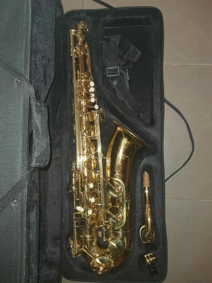 Tenorsaxofoon met koffer, Muziek en Instrumenten, Blaasinstrumenten | Saxofoons, Gebruikt, Tenor, Met koffer, Ophalen