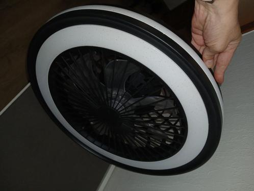 Verlichting met ventilator, Huis en Inrichting, Lampen | Plafondlampen, Zo goed als nieuw, Kunststof, Ophalen