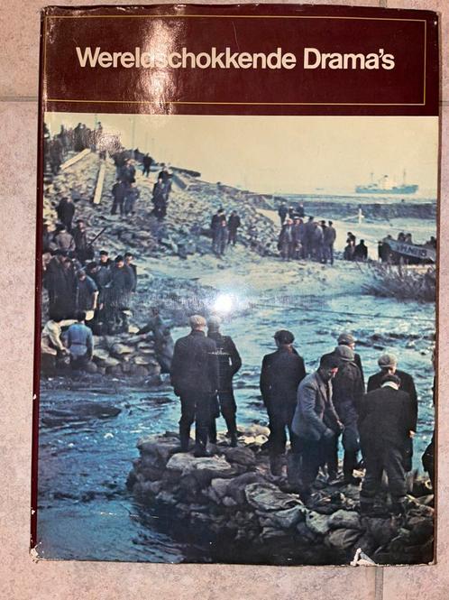 Boek ‘Wereldschokkende drama’s’ 1979, Boeken, Geschiedenis | Wereld, Ophalen of Verzenden