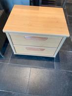 Gratis 1 stoel en kastje op wielen, Huis en Inrichting, Ophalen, Zo goed als nieuw