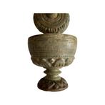 Kleine antieke stenen pot met deksel versierd met bloemen, Ophalen of Verzenden