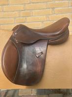 Pessoa bruin springzadel 17 inch, Dieren en Toebehoren, Paarden en Pony's | Zadels, Verzenden, Gebruikt, Springen