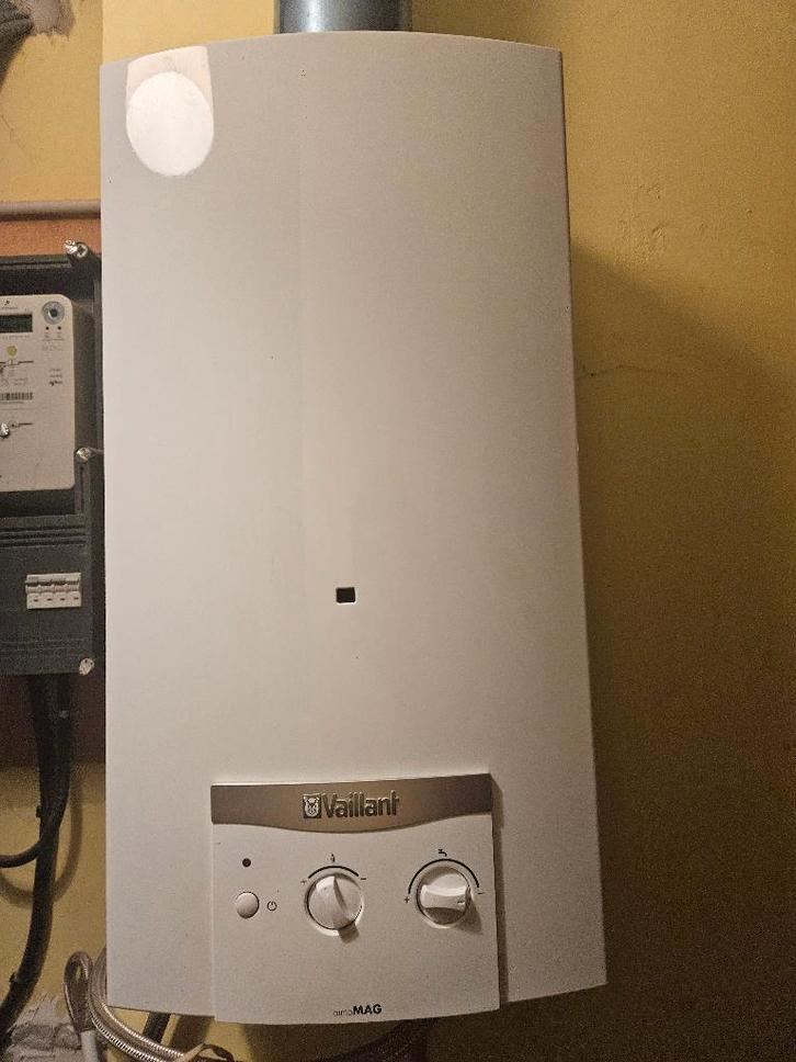 Chauffe eau au gaz vaillant + bonbonne, Bricolage & Construction, Chauffe-eau & Boilers, Comme neuf, Chauffe-eau, Gaz naturel