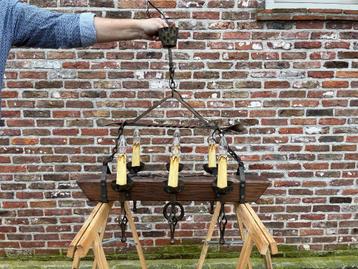Mooi massief eiken kroonluchter beschikbaar voor biedingen