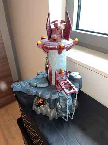 Playmonil drakentoren. (Zitten nog mannetjes bij.)  beschikbaar voor biedingen