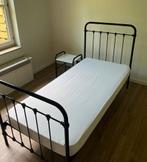 Vintage bed met metalen frame, Huis en Inrichting, Slaapkamer | Bedden, Ophalen, Gebruikt
