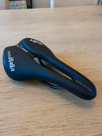 SELLE ITALIA NOVUS BOOST EVO ENDURANCE TM SUPERFLOW, Enlèvement, Comme neuf, Selle