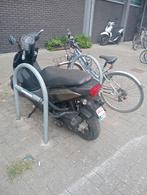 Sym orbit2, grijs in zeer goede staat. Pas onderhoud gehad ., Fietsen en Brommers, Ophalen, Gebruikt, Sym orbit2 b klasse