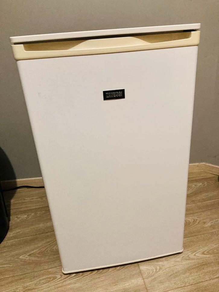 ZANUSSI koelkast TE KOOP, Elektronische apparatuur, Koelkasten en IJskasten, Zo goed als nieuw, Met vriesvak, 75 tot 100 liter
