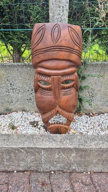 Afrikaans houten decoratiemasker beschikbaar voor biedingen