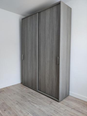 Armoire très bien entretenue de Lucas Jong Wonen, disparue l