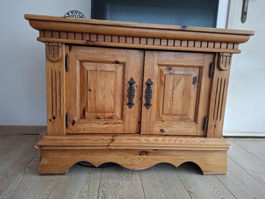 Eetkamer met tvkast en salontafel, Huis en Inrichting, Ophalen, Gebruikt, Massief houten eetkamer met bijpassende tvkast en salontafel.