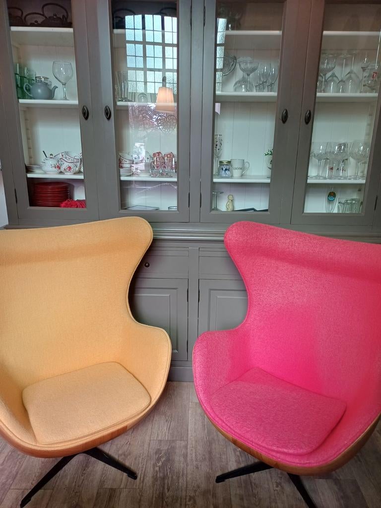 2 egg chairs, rood en geel, Ophalen, Egg chair, Gebruikt, Twee