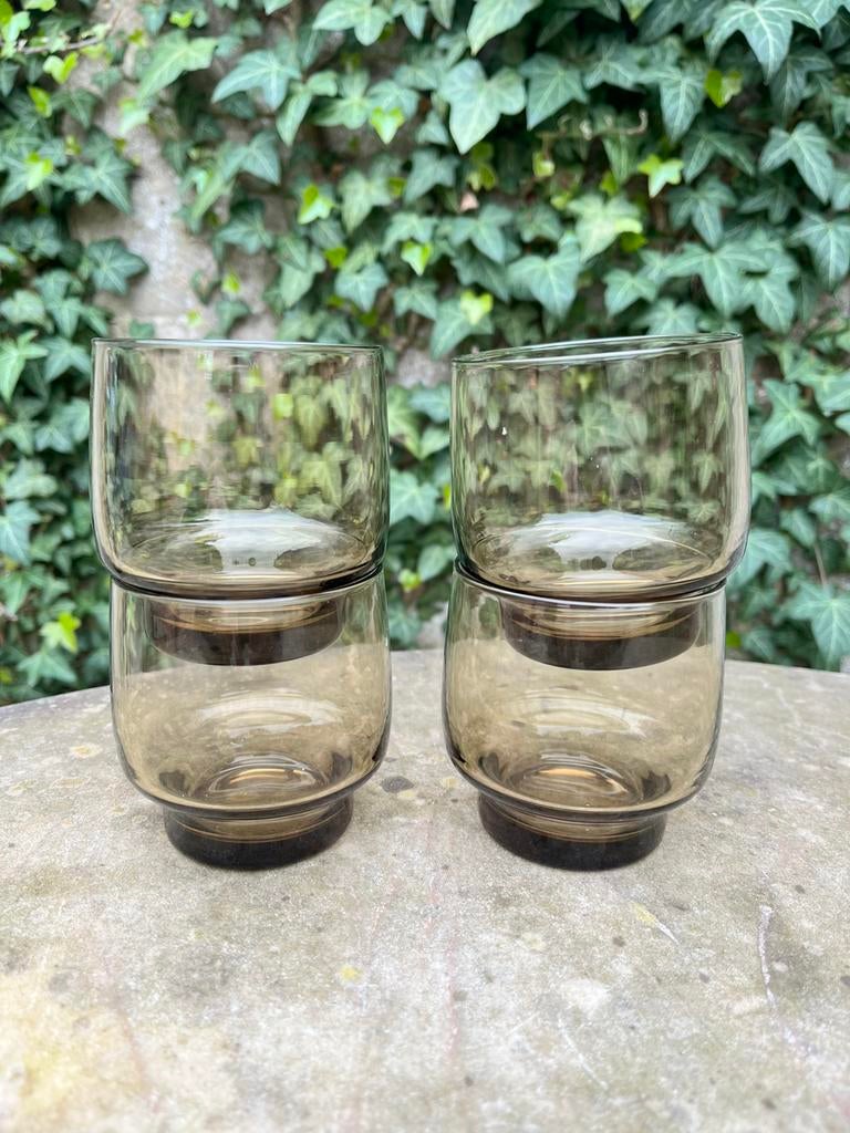 4 petits verres fumé vintage, type Luminarc BP, Maison & Meubles, Verre ou Verres, Enlèvement ou Envoi, Verre, Autres styles