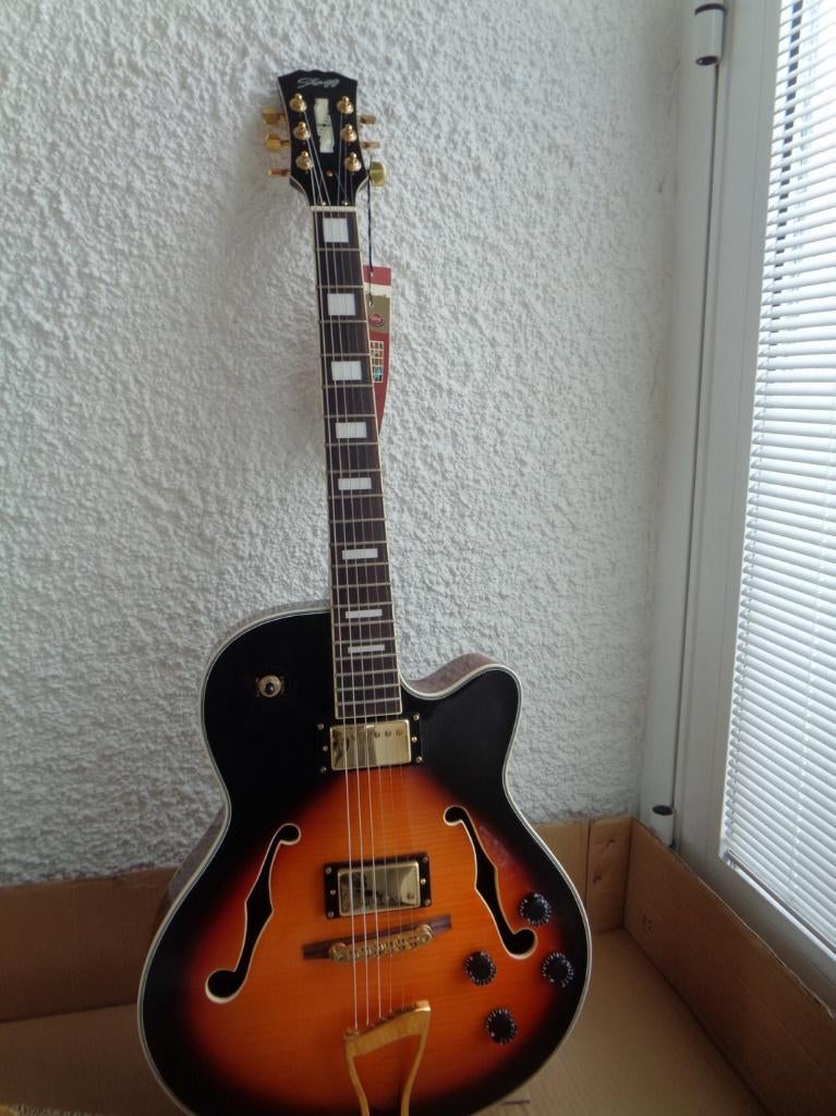 Guitare électro-acoustique: Marque: "STAGG". A 35VS, Ophalen, Nieuw, Overige typen