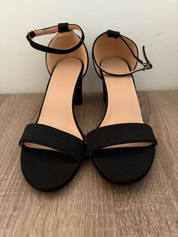 Zwarte sandalen met brede hak maat 42 (NIEUW), Kleding | Dames, Schoenen, Nieuw, Sandalen of Muiltjes, Zwart, Ophalen of Verzenden