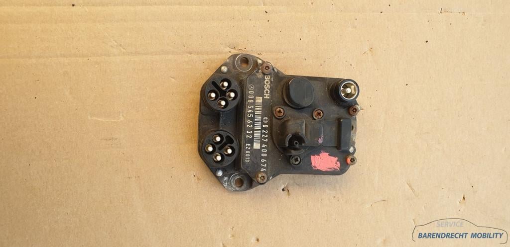 Module d'allumage W126 300 OM103 classe S Mercedes W124 clas, Mercedes-Benz AG, Mercedes-Benz, Utilisé, Mercedesstrasse 120
70372  Stuttgart, DE